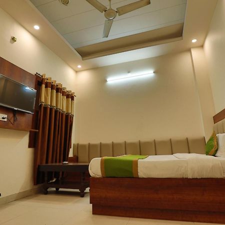 Hotel Haridev Roorkee Bagian luar foto